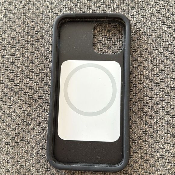 iPhone 12 otterbox case black - Picture 2 of 6